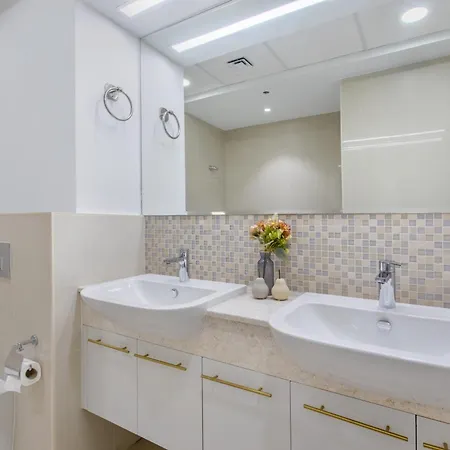 Stunning 2Br Apartment In Bellevue Tower With Burj Khalifa & Skyscraper View Dubai Exterior foto